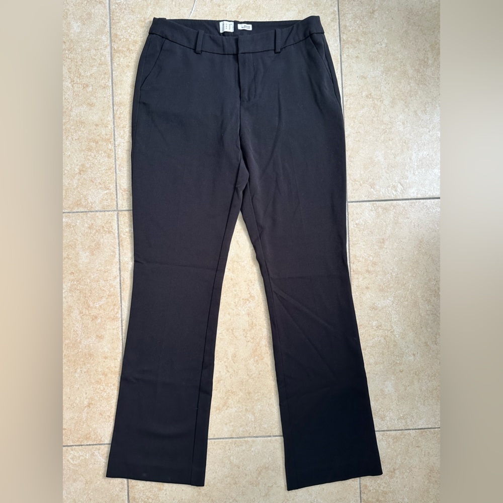 Black dress pants. Women’s, size 4. Brand: A New Day for Target.
